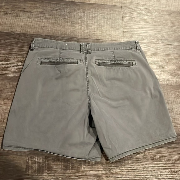 Sonoma flat front Gray shorts 6” inseam size 10 - Picture 5 of 5